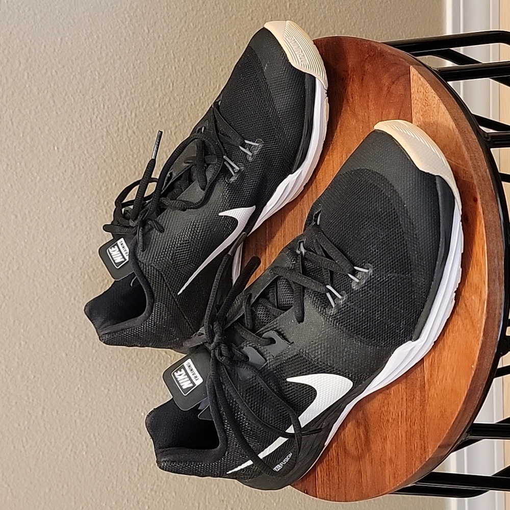 NIKE DF TRAINING SHOES / 10 / BLACK WITH WHITE SWOOSH
